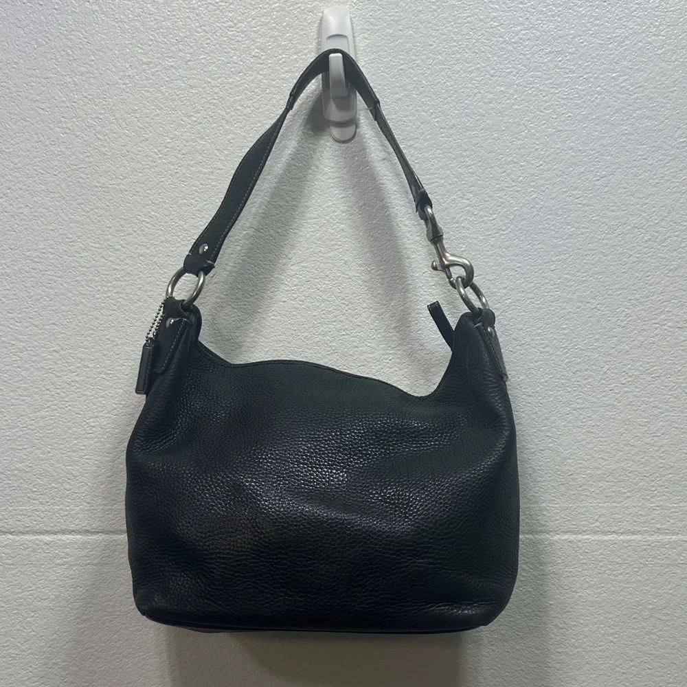 Coach Sarah Black Pebble Leather Hobo bag Classic Vintage Style A0985-F13094